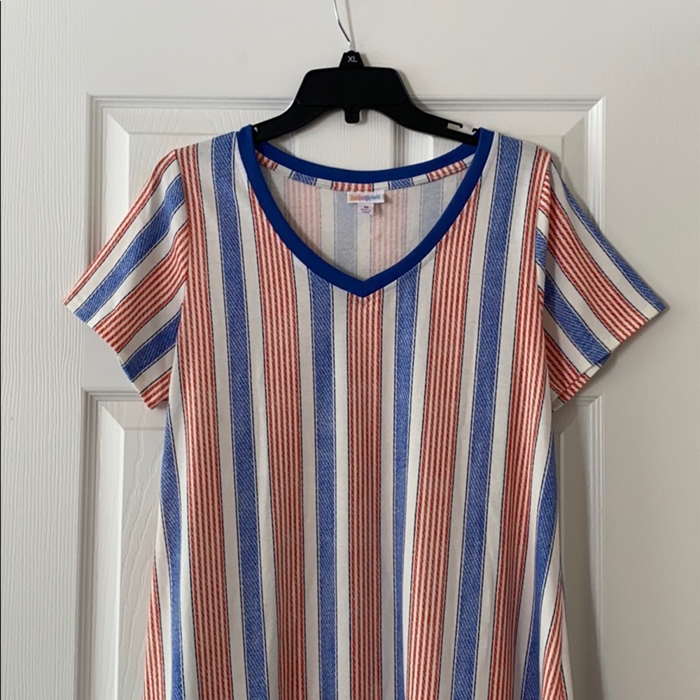⭐️4 for $30‎ ⭐️ Lularoe Christy T Medium